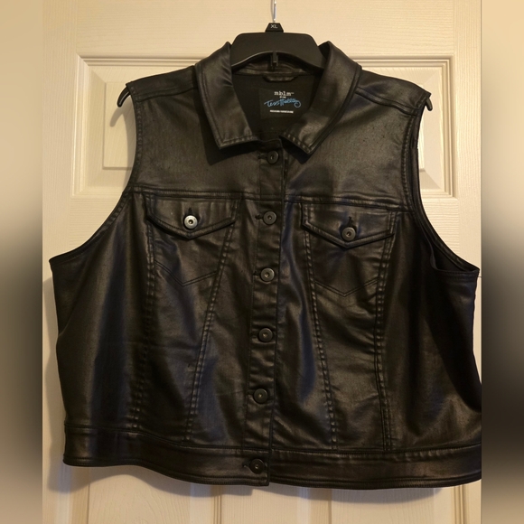 mblm Jackets & Blazers - mblm Black Sleeveless Jacket